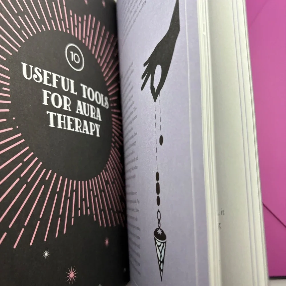 In Focus Auras‎ Your Personal Guide Book with Inch Wall Chart Joylina Goodings